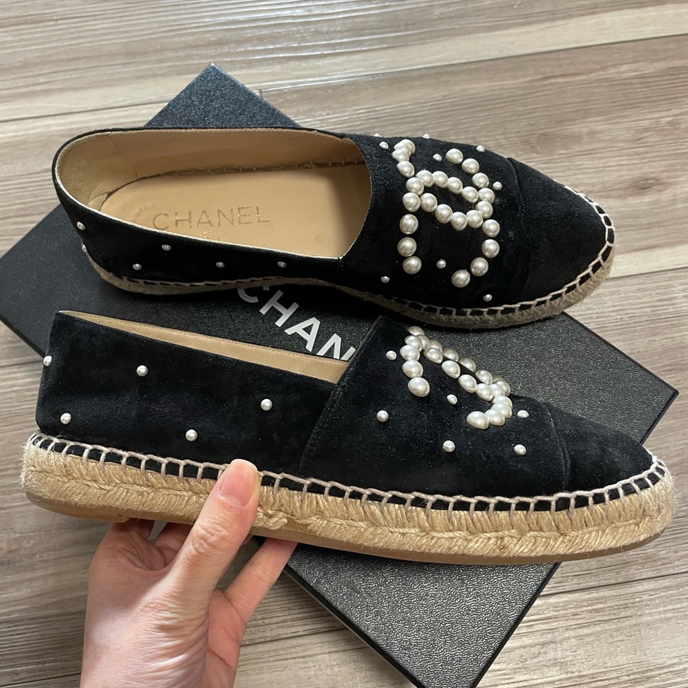 Chanel Espadrilles
Black suede& pearl - Picture 3 of 10